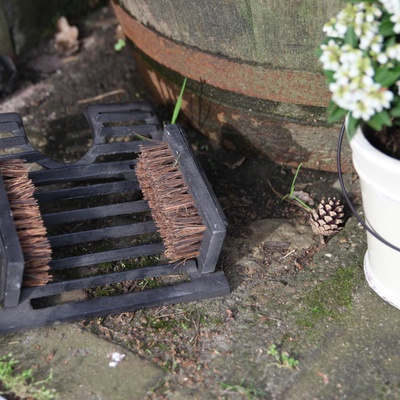 Cepillo Limpia Botas Suelo y Descalzador